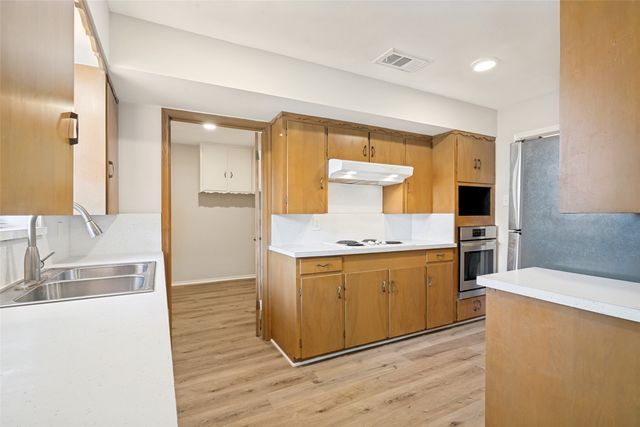7003 Kingsbury Drive 7003, Dallas, TX 75231
