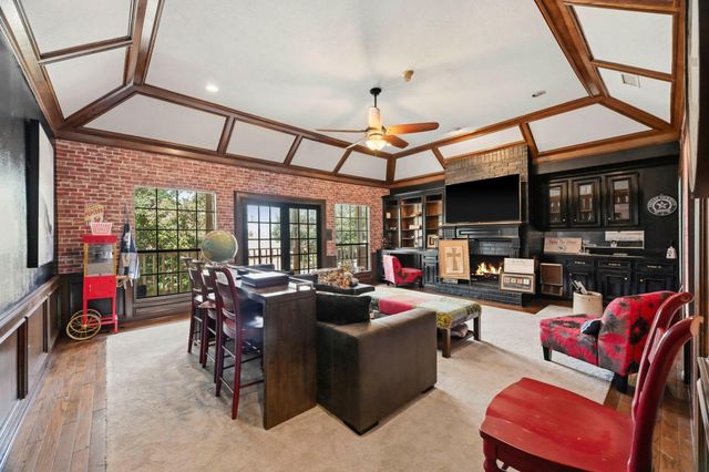 5230 Wincroft Court, Houston, TX 77069