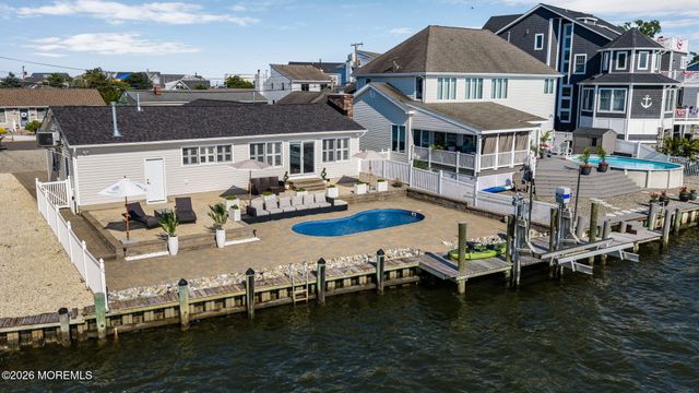 68 Blue Heron Drive S, Toms River, NJ 08753