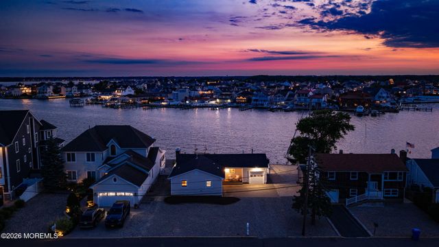 68 Blue Heron Drive S, Toms River, NJ 08753