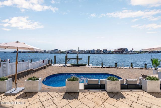 68 Blue Heron Drive S, Toms River, NJ 08753
