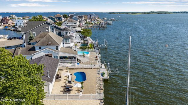 68 Blue Heron Drive S, Toms River, NJ 08753