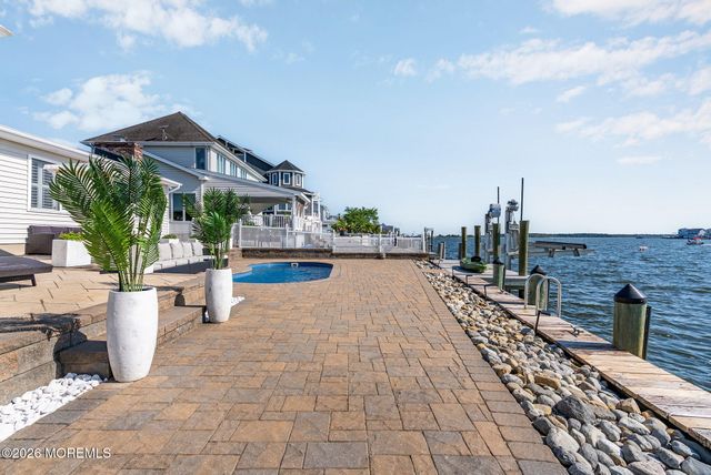 68 Blue Heron Drive S, Toms River, NJ 08753