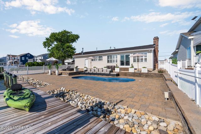 68 Blue Heron Drive S, Toms River, NJ 08753