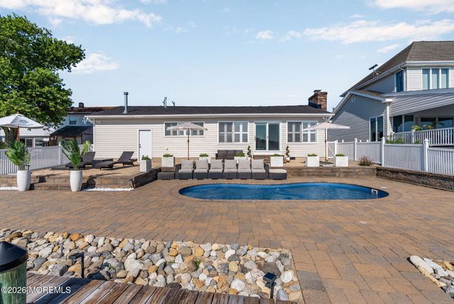 68 Blue Heron Drive S, Toms River, NJ 08753