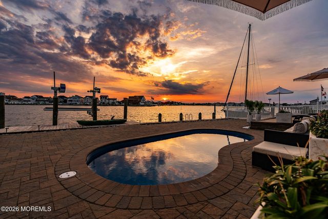 68 Blue Heron Drive S, Toms River, NJ 08753