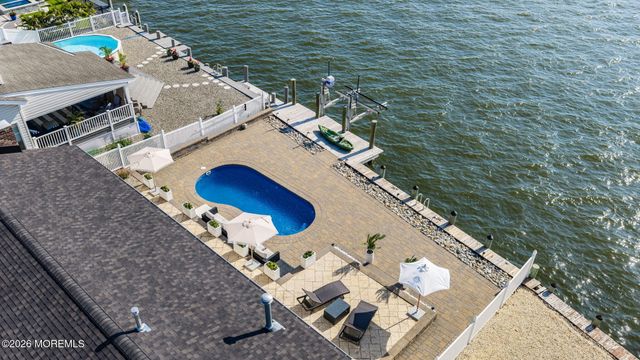 68 Blue Heron Drive S, Toms River, NJ 08753
