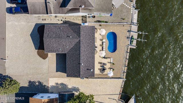 68 Blue Heron Drive S, Toms River, NJ 08753