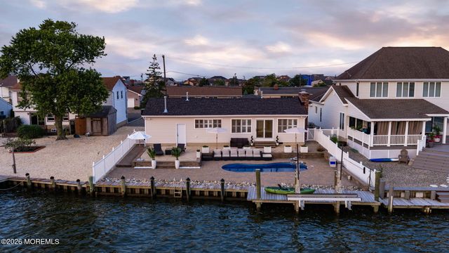 68 Blue Heron Drive S, Toms River, NJ 08753