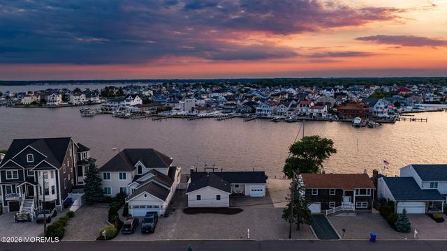 68 Blue Heron Drive S, Toms River, NJ 08753