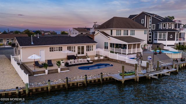 68 Blue Heron Drive S, Toms River, NJ 08753