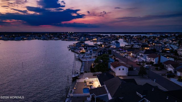 68 Blue Heron Drive S, Toms River, NJ 08753