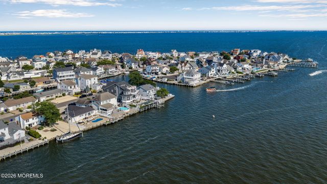 68 Blue Heron Drive S, Toms River, NJ 08753