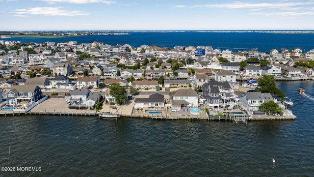 68 Blue Heron Drive S, Toms River, NJ 08753