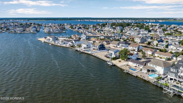 68 Blue Heron Drive S, Toms River, NJ 08753