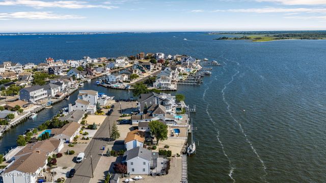 68 Blue Heron Drive S, Toms River, NJ 08753