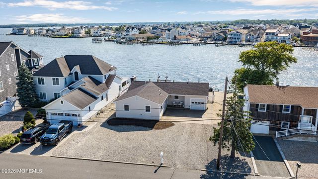 68 Blue Heron Drive S, Toms River, NJ 08753