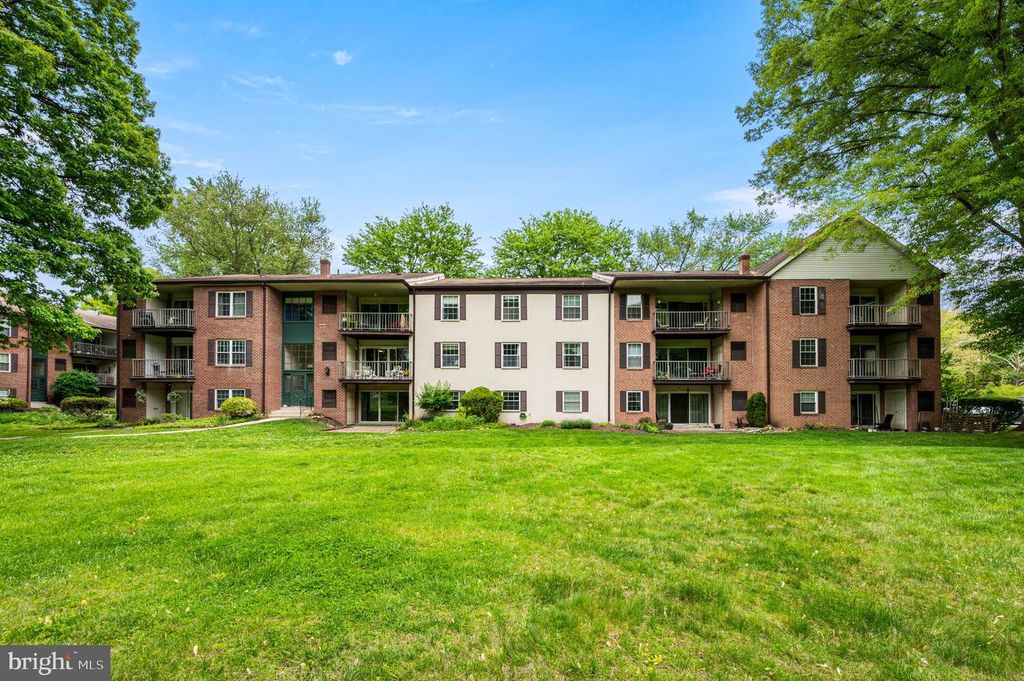 180 DRUMMERS LN, Wayne, PA 19087