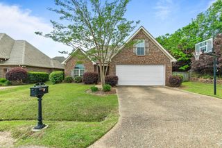 5 Chanticleer Cir., Hattiesburg, MS 39402