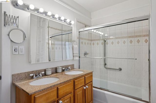 5339 Princeton St, Oakland, CA 94601