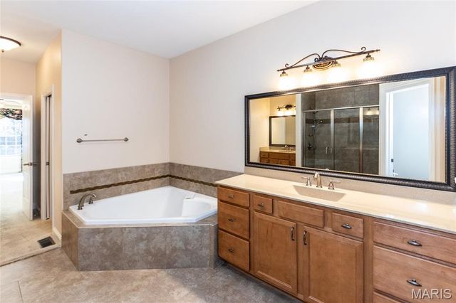 989 Hanna Bend Court, Manchester, MO 63021