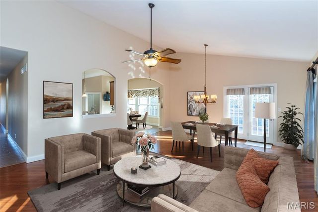 989 Hanna Bend Court, Manchester, MO 63021