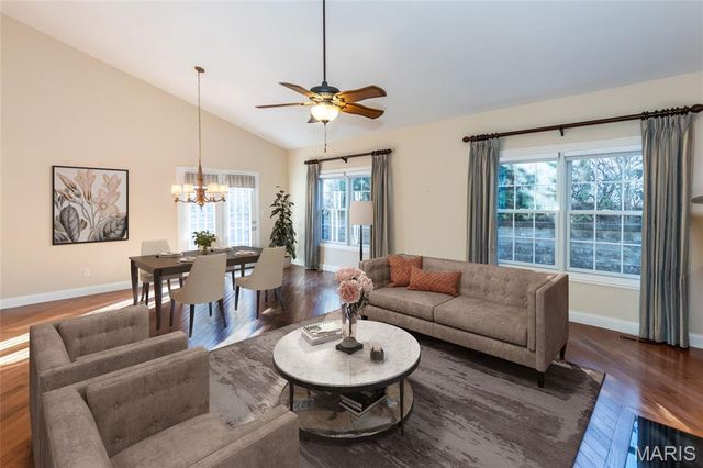 989 Hanna Bend Court, Manchester, MO 63021