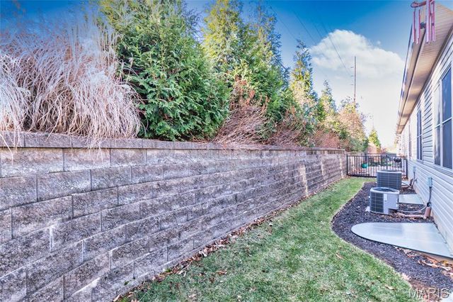 989 Hanna Bend Court, Manchester, MO 63021