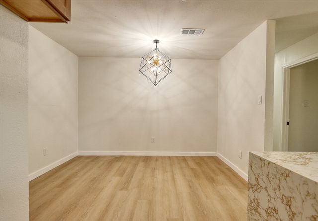 729 Oakwood Avenue, Hurst, TX 76053