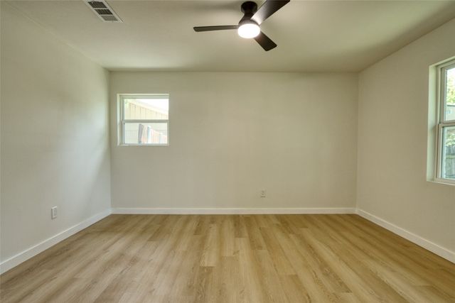729 Oakwood Avenue, Hurst, TX 76053