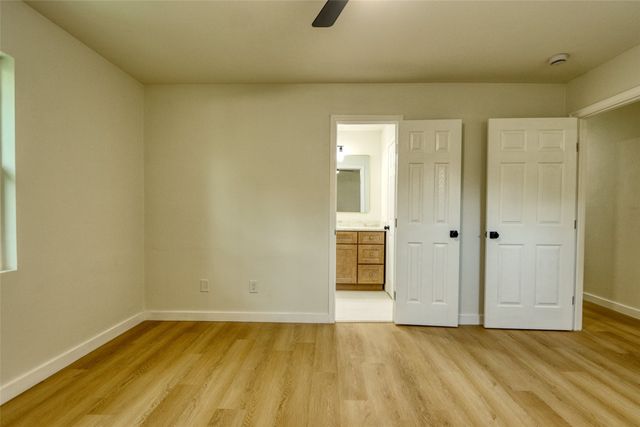729 Oakwood Avenue, Hurst, TX 76053