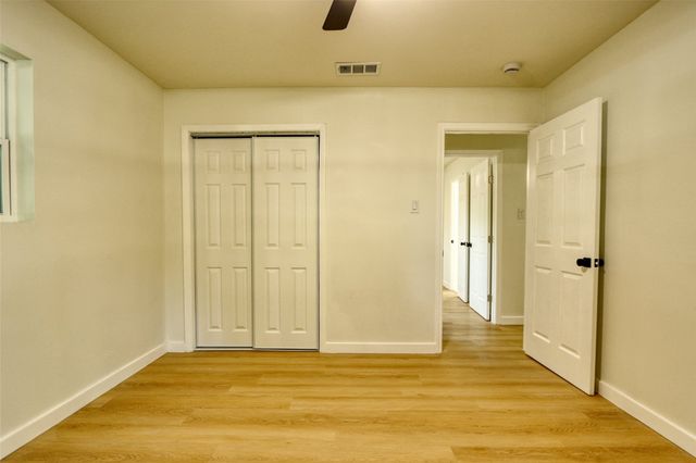729 Oakwood Avenue, Hurst, TX 76053