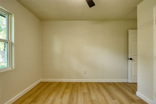 729 Oakwood Avenue, Hurst, TX 76053