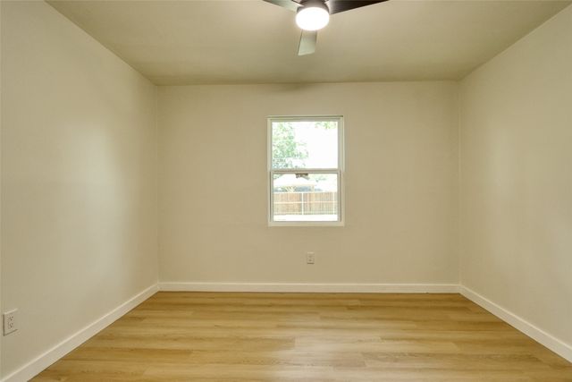 729 Oakwood Avenue, Hurst, TX 76053