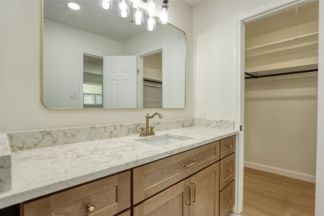 729 Oakwood Avenue, Hurst, TX 76053