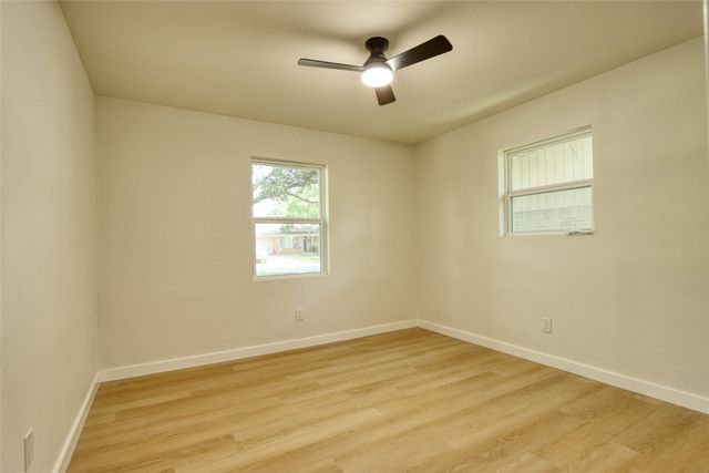 729 Oakwood Avenue, Hurst, TX 76053