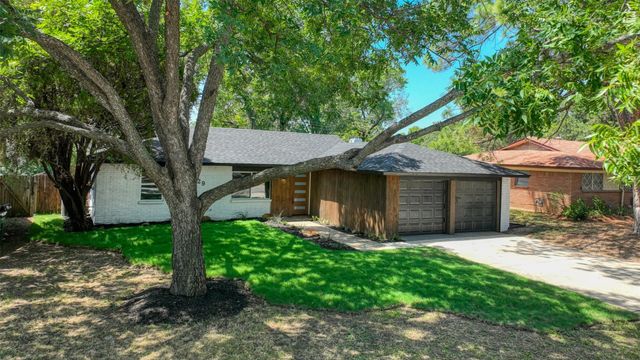 729 Oakwood Avenue, Hurst, TX 76053