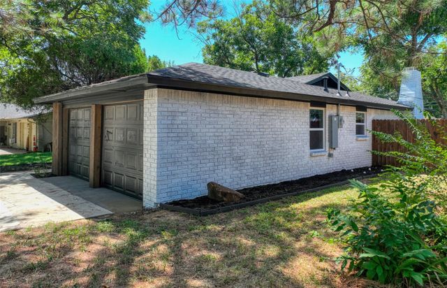 729 Oakwood Avenue, Hurst, TX 76053