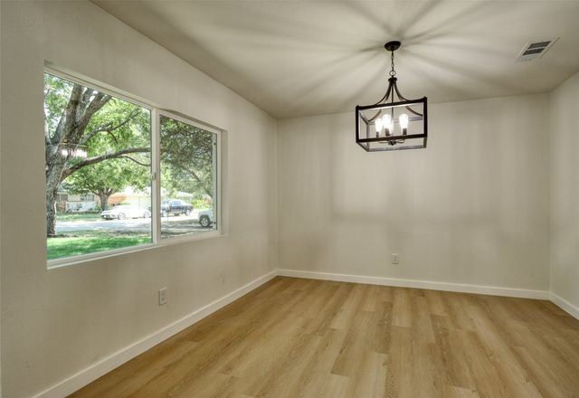 729 Oakwood Avenue, Hurst, TX 76053