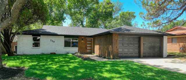 729 Oakwood Avenue, Hurst, TX 76053