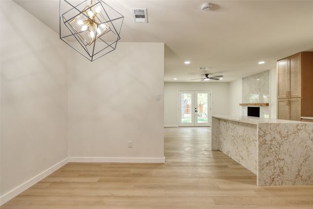 729 Oakwood Avenue, Hurst, TX 76053