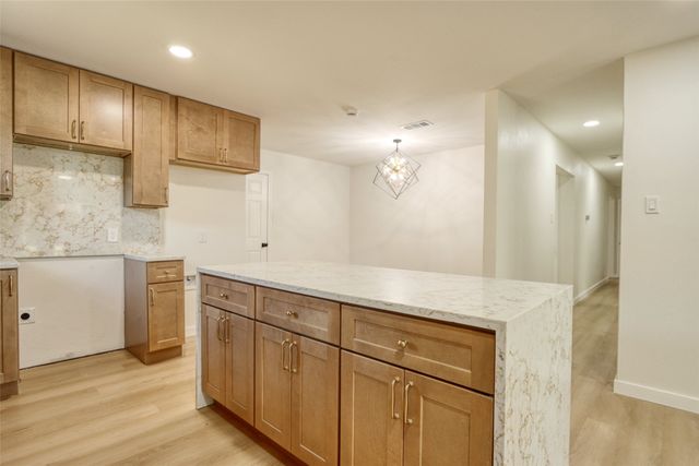 729 Oakwood Avenue, Hurst, TX 76053
