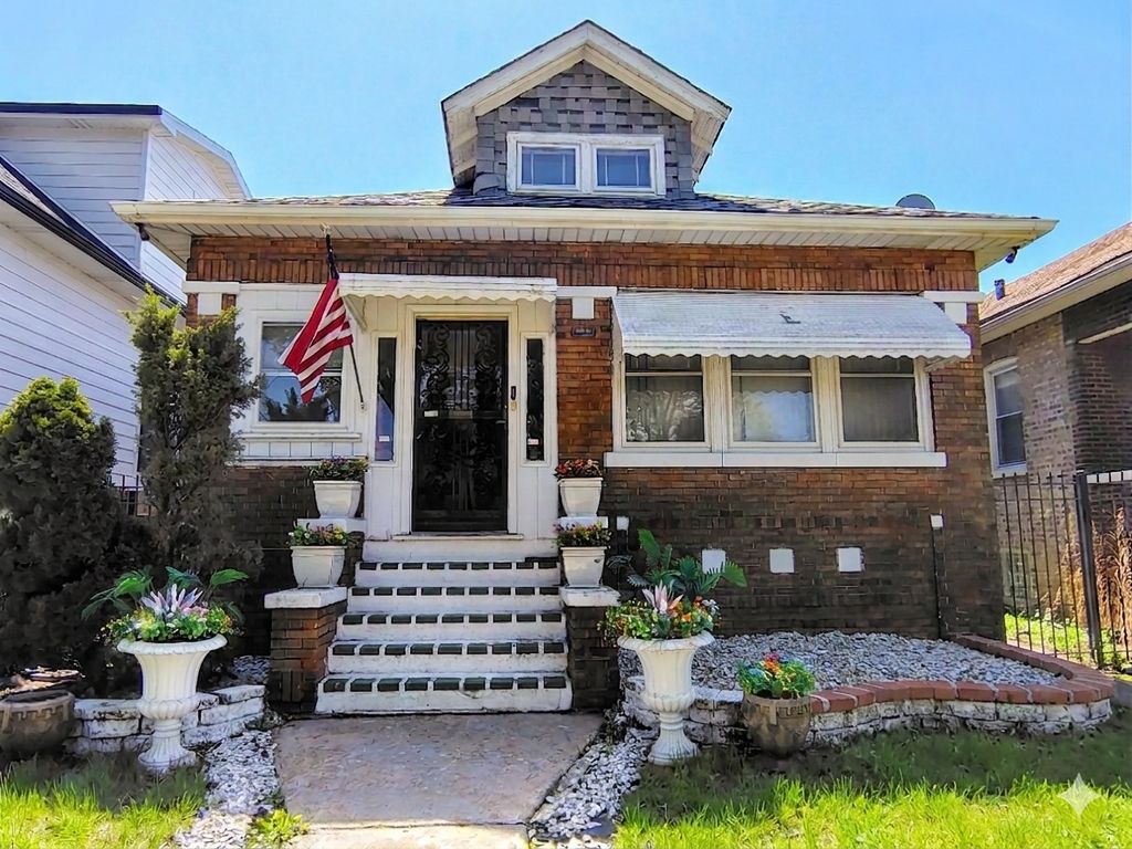 4831 W Haddon Avenue, Chicago, IL 60651