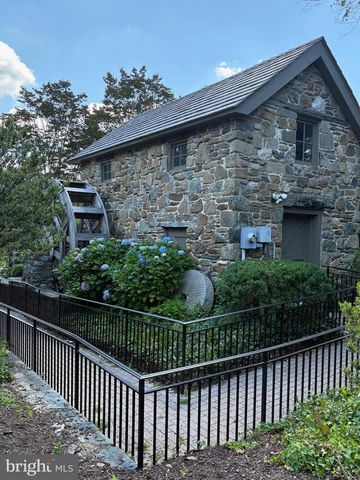 7212 FARM MEADOW CT, Mclean, VA 22101