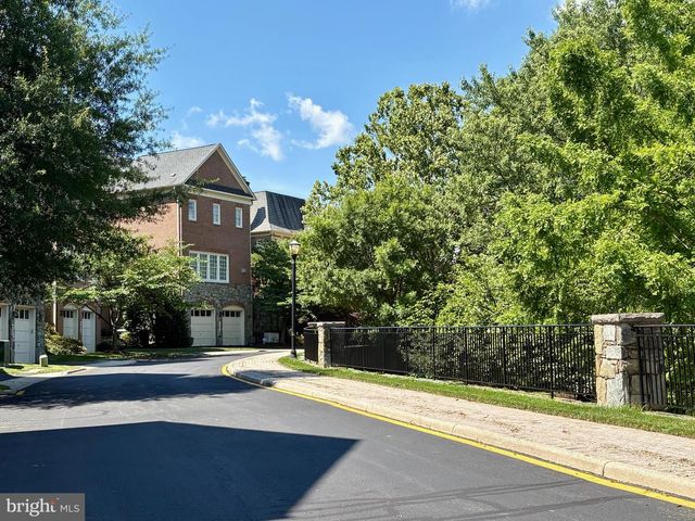 7212 FARM MEADOW CT, Mclean, VA 22101