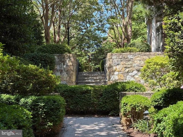 7212 FARM MEADOW CT, Mclean, VA 22101