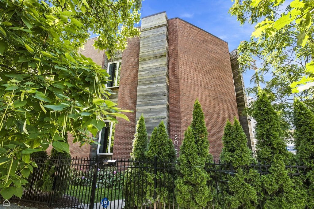 2029 W George Street, Chicago, IL 60618 — exterior
