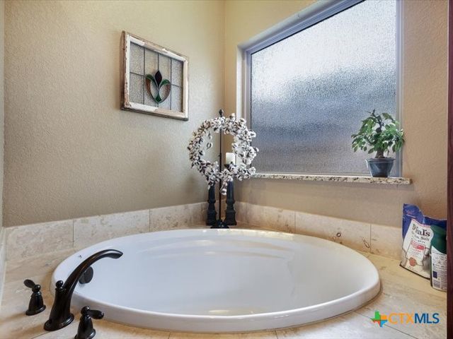 2726 Royalwood Drive, New Braunfels, TX 78132