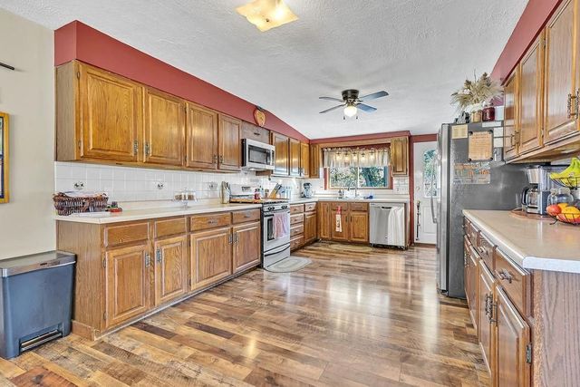 6437 Tuscarawas Rd, Ohioville, PA 15059