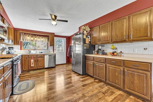 6437 Tuscarawas Rd, Ohioville, PA 15059